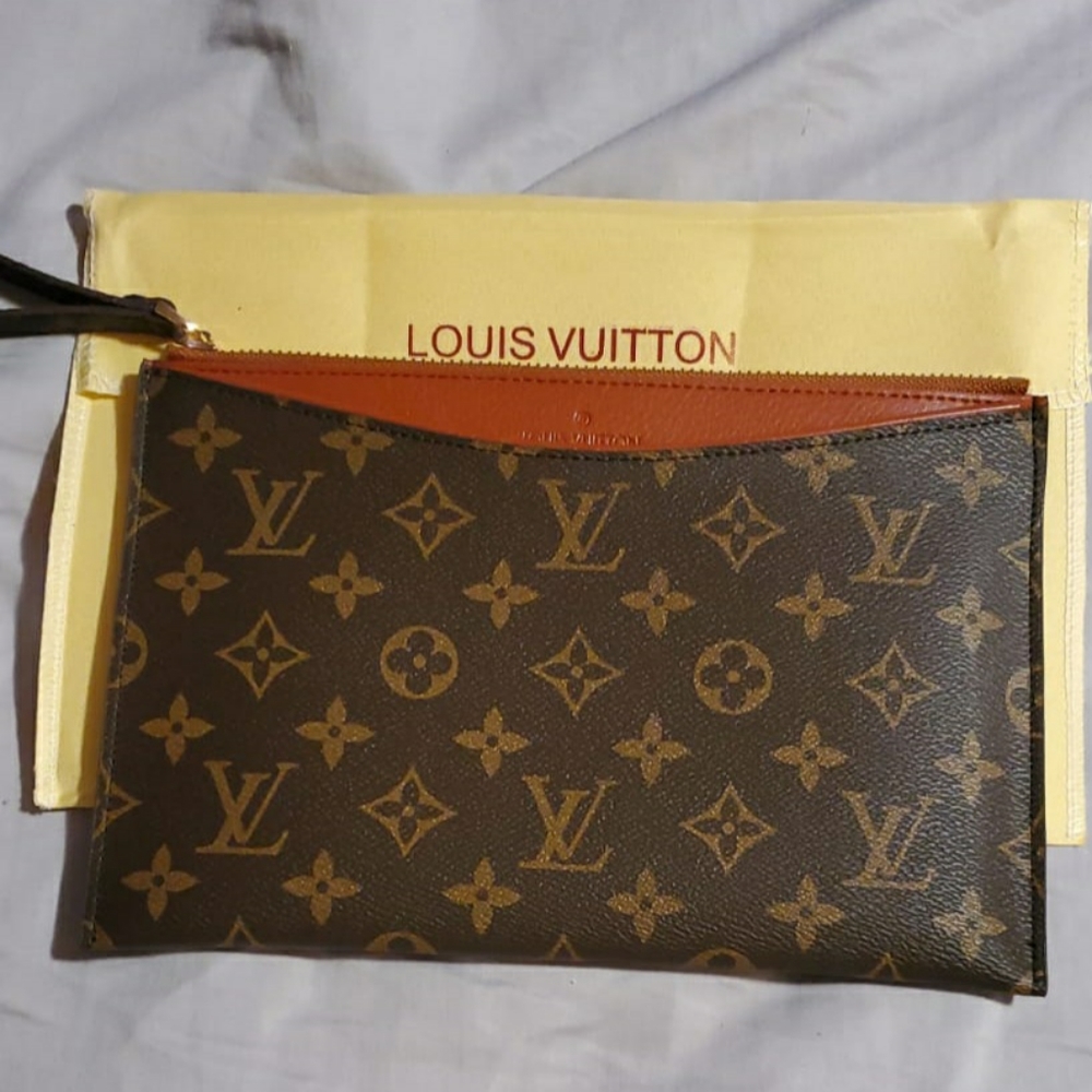 Purses - Picture 4 of 5